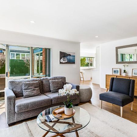 Private And Sunny 3-Bedroom Home With Parking Auckland Exterior photo