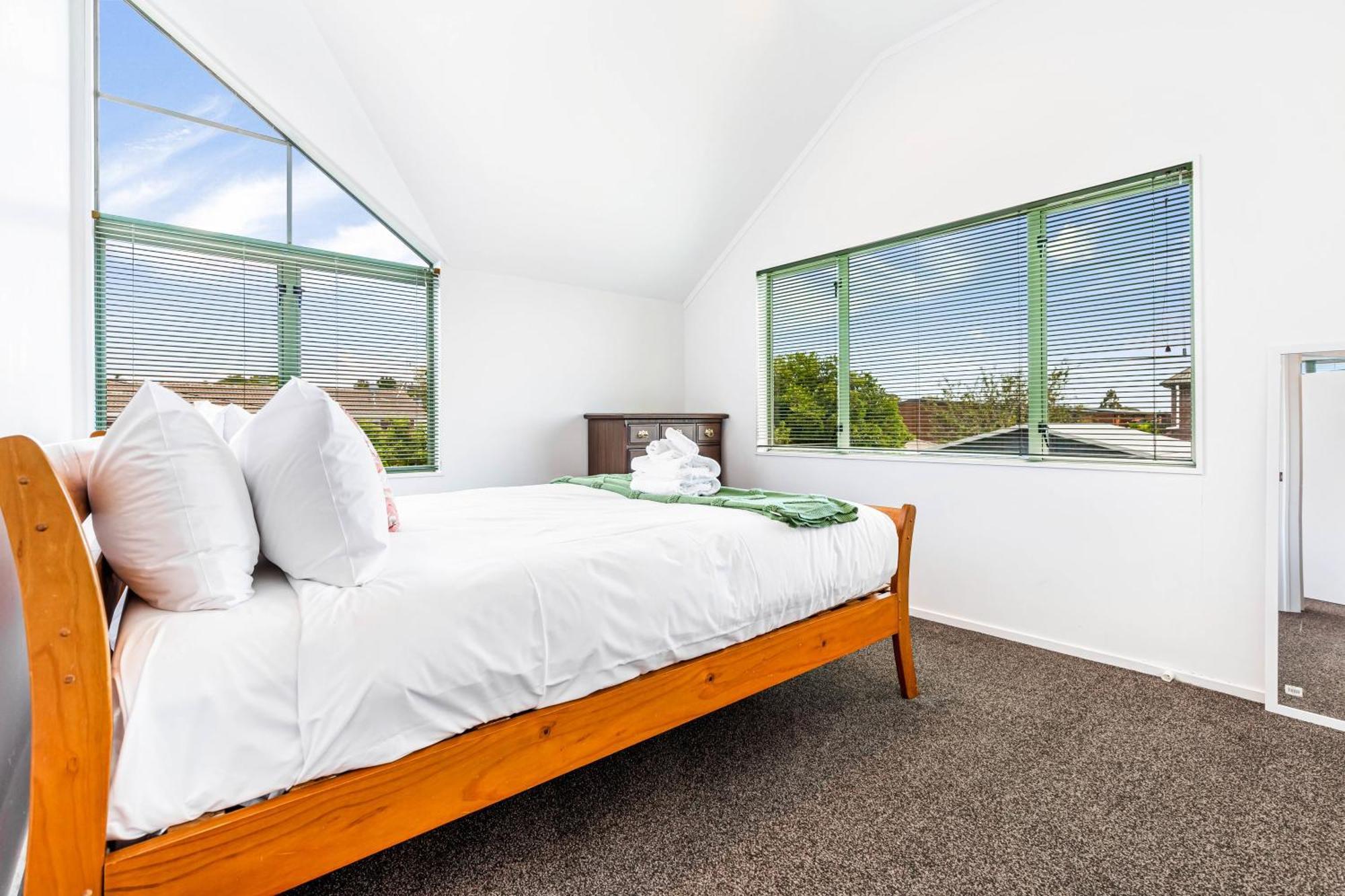 Private And Sunny 3-Bedroom Home With Parking Auckland Exterior photo