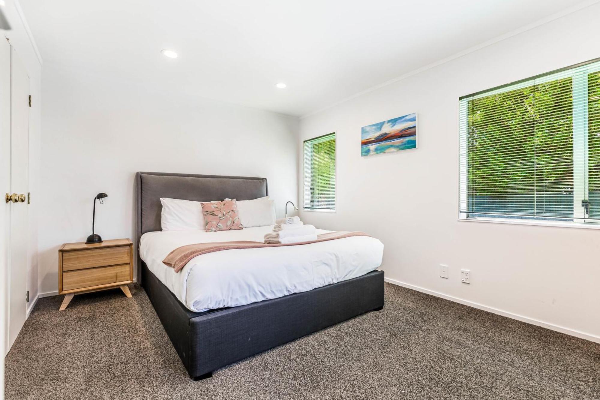 Private And Sunny 3-Bedroom Home With Parking Auckland Exterior photo